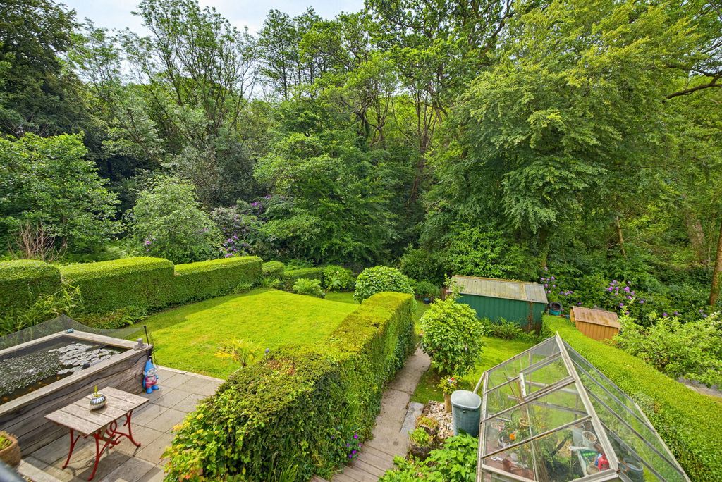 Property photo 2 of 20