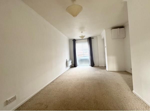 Property photo 3 of 7 Living Room