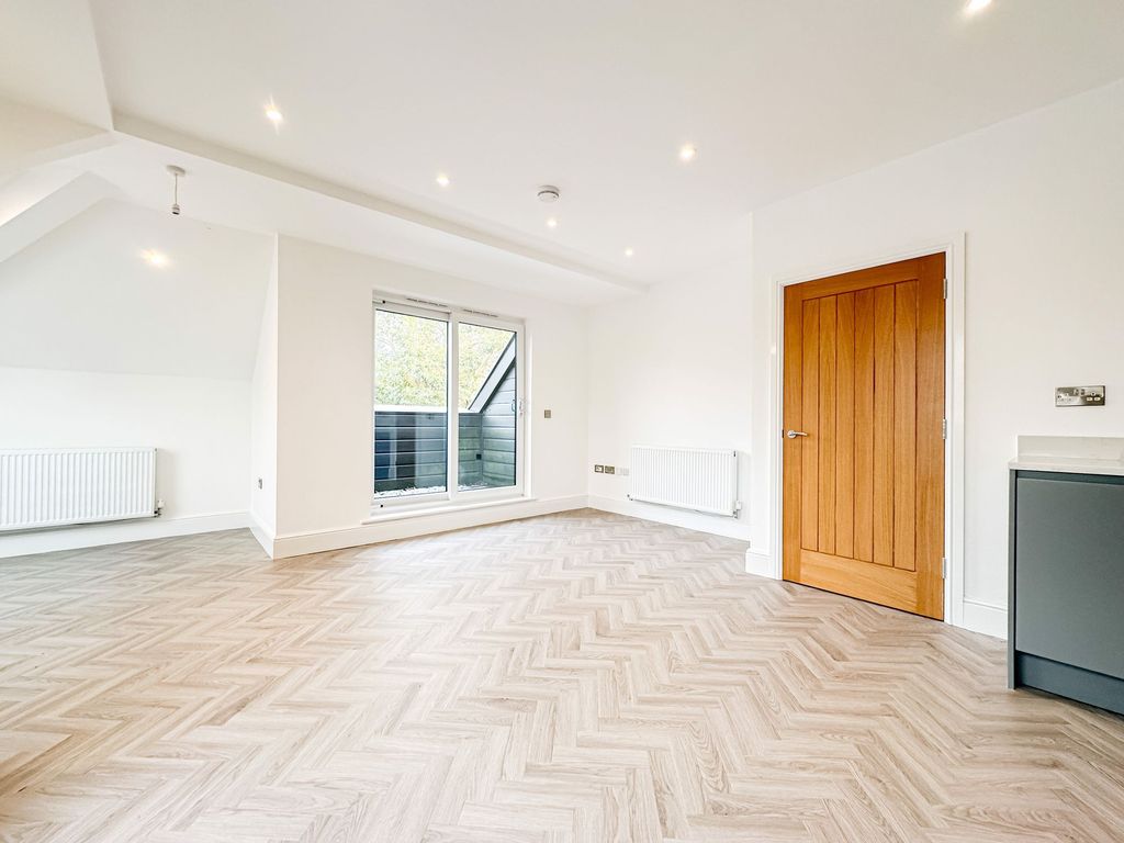 Property photo 3 of 12 Photo 4