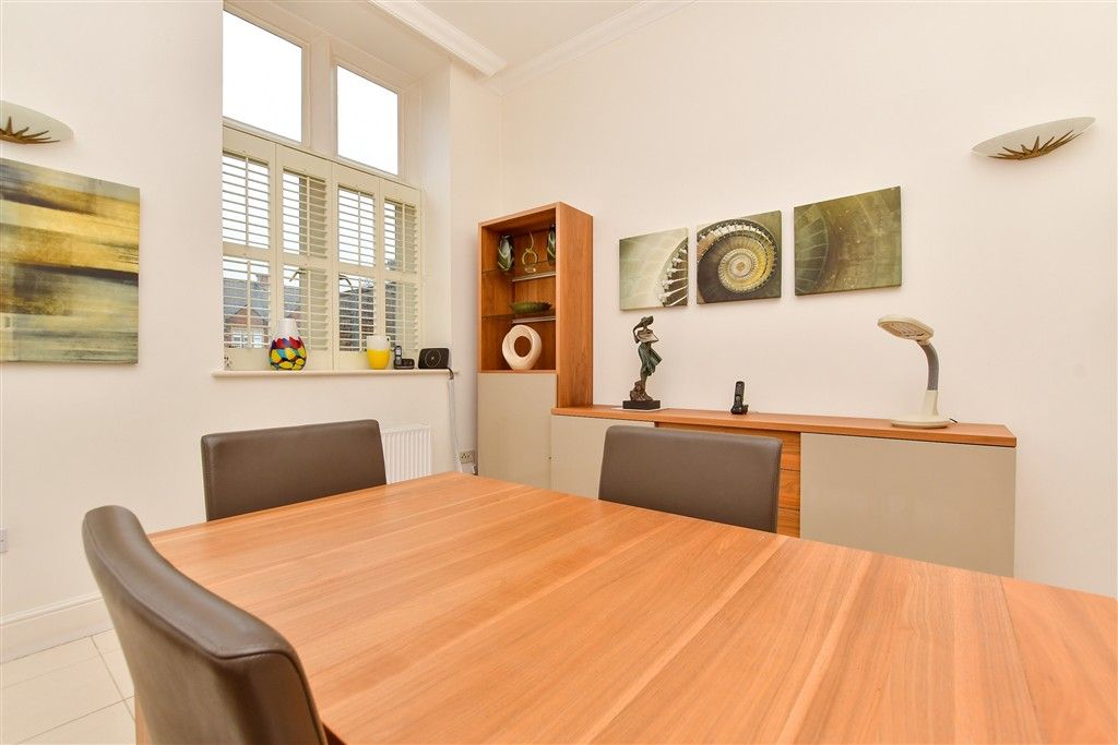 Property photo 1 of 15 Lounge