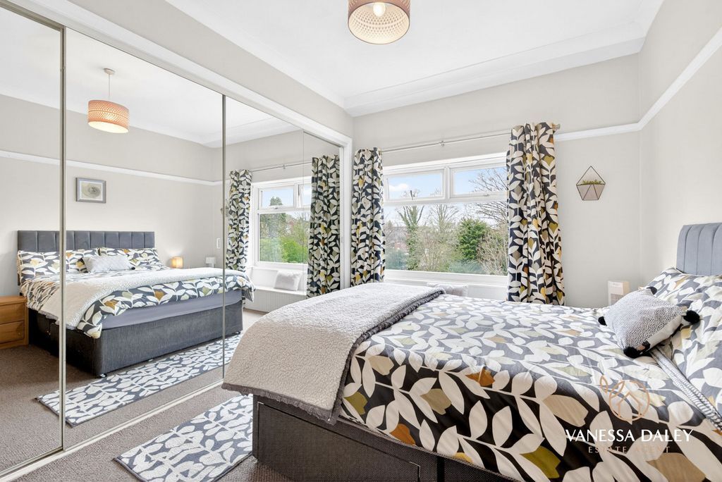 Property photo 3 of 43