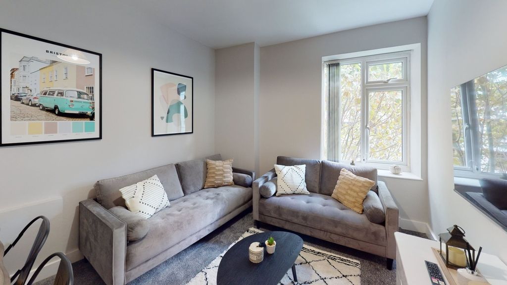 Property photo 2 of 12 A Spacious And Inviting Large Modern Living Room, ...