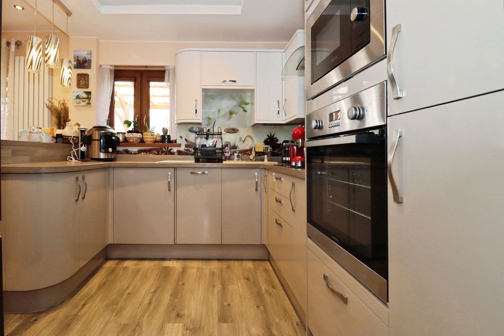Property photo 1 of 17 Kitchen