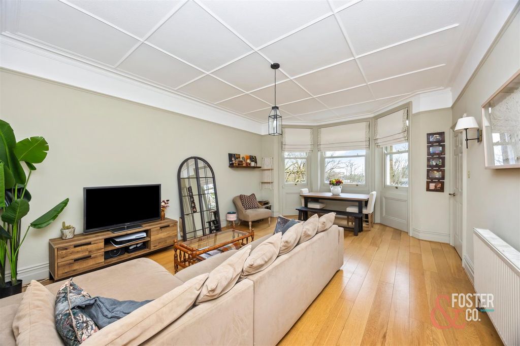 Property photo 2 of 18 Cromwell Road 27, Flat 4-004.Jpg