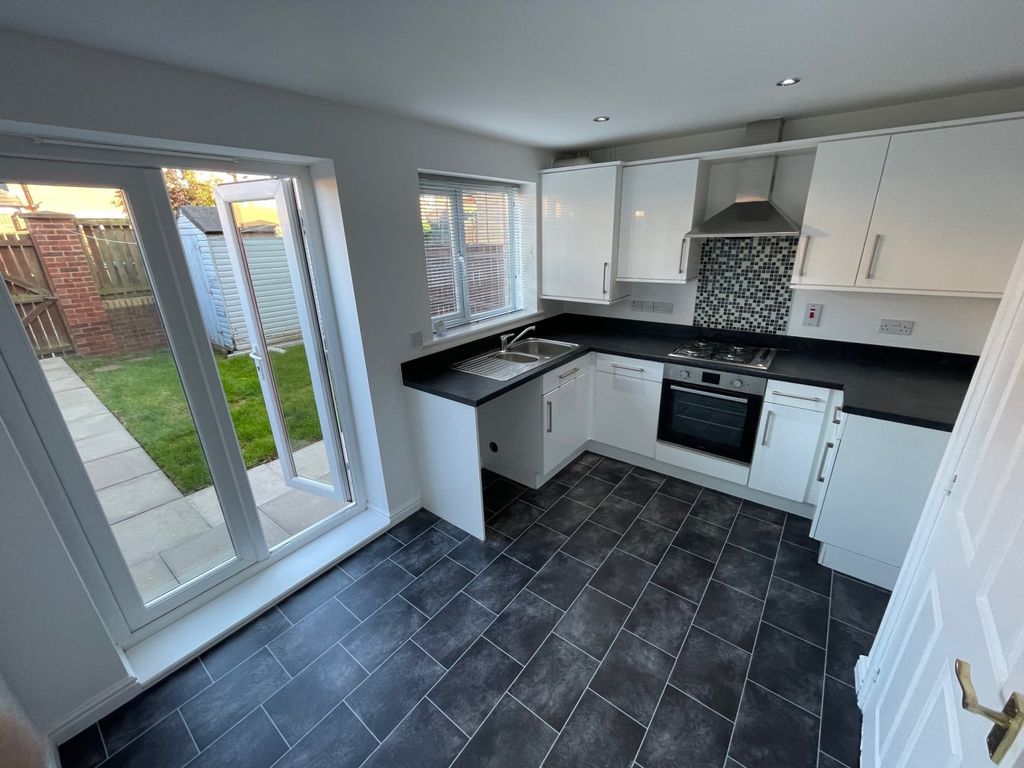 Property photo 2 of 19 Dining Kitchen