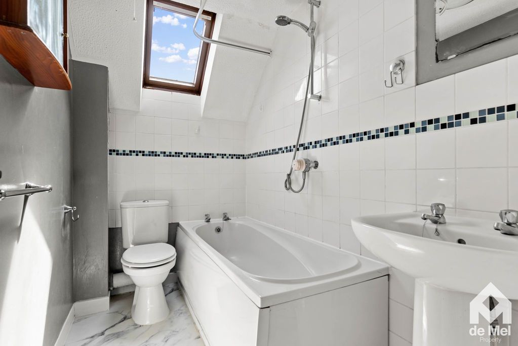 Property photo 3 of 9 Photo 1