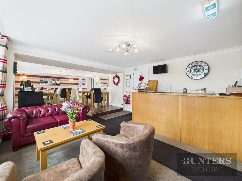 Property photo 2 of 31 Bar/Reception