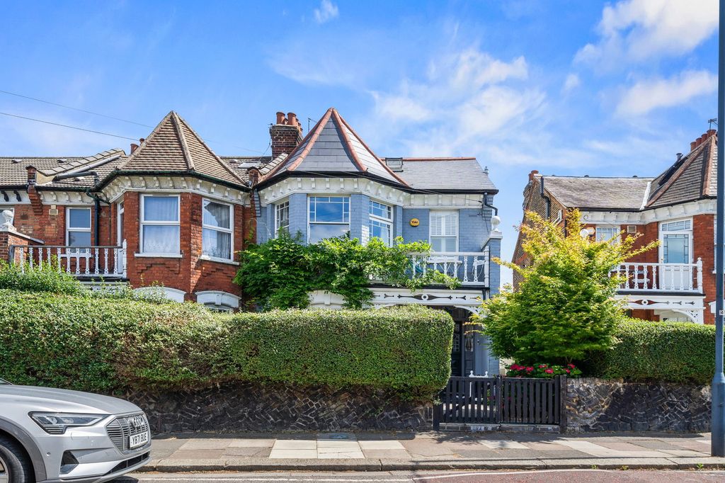 Property photo 1 of 24