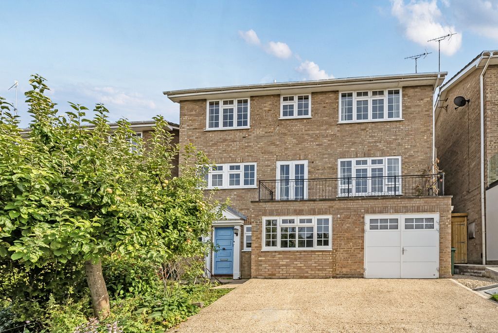 Property photo 1 of 25 1334480-27-689381...