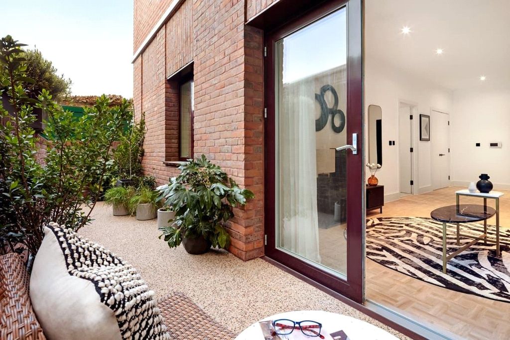 Property photo 2 of 9 Balcony