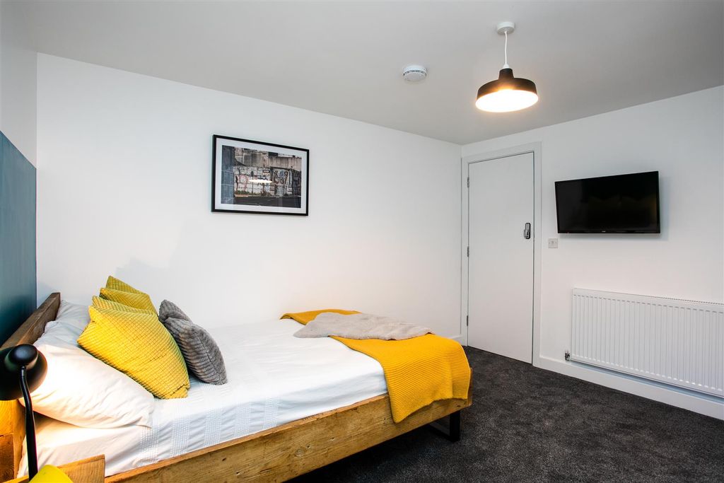 Property photo 2 of 8 47 Bolingbroke Rd-22.Jpg