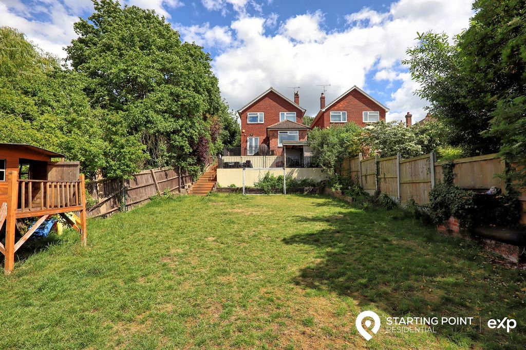 Property photo 2 of 27