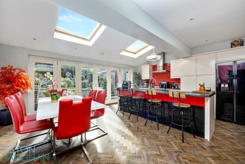 Property photo 2 of 26 4529412