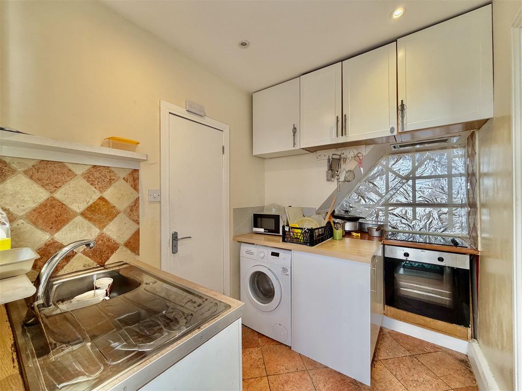 Property photo 2 of 10 Kitchen