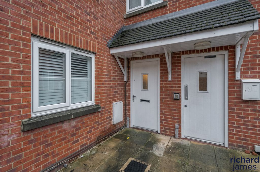 Property photo 1 of 16 67A52B2169694717B189565F5039Fb71
