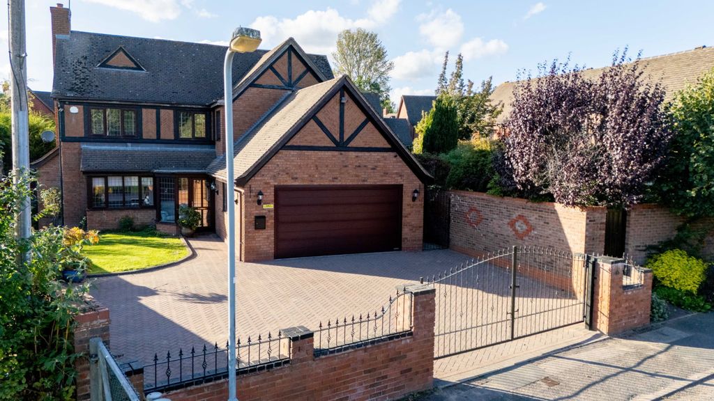 Property photo 1 of 33