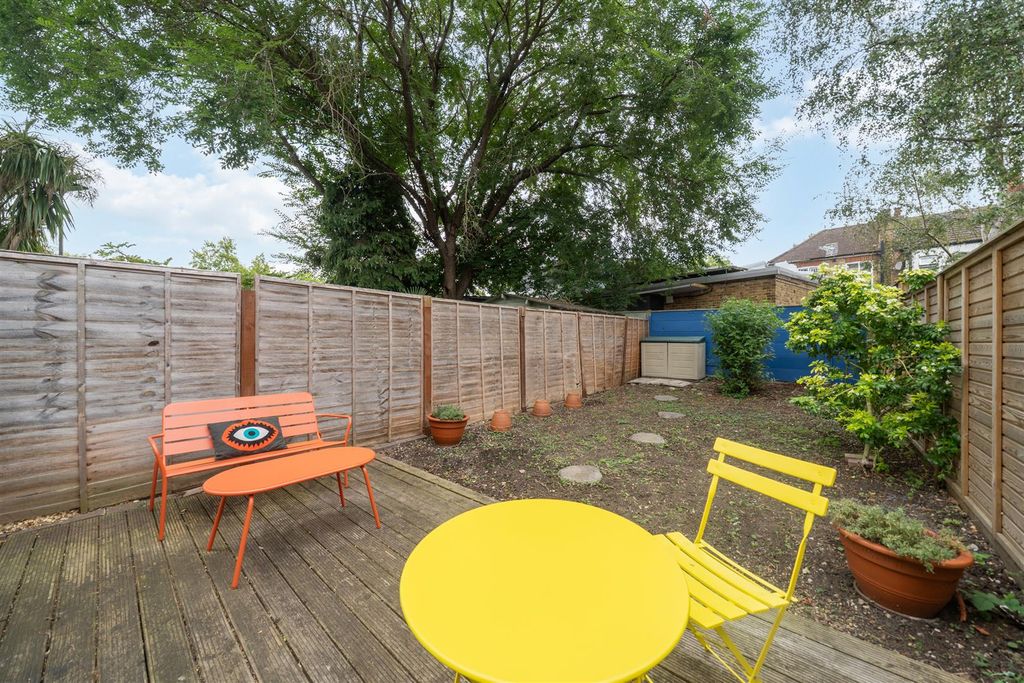 Property photo 3 of 12 Garden