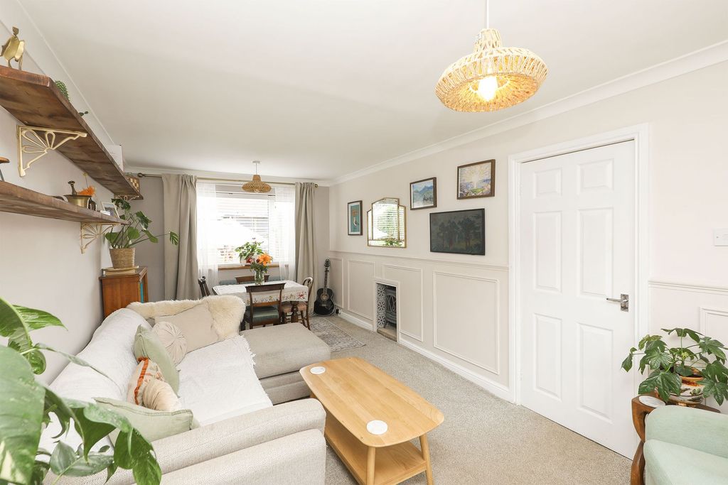 Property photo 2 of 23