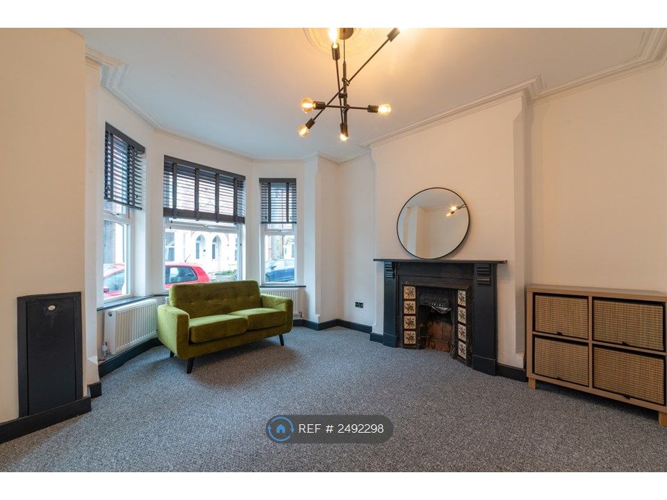 Property photo 1 of 20 Lounge/ Bed 1