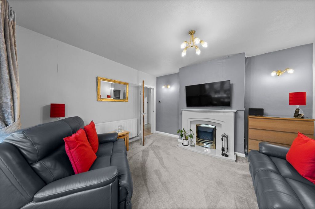 Property photo 3 of 25