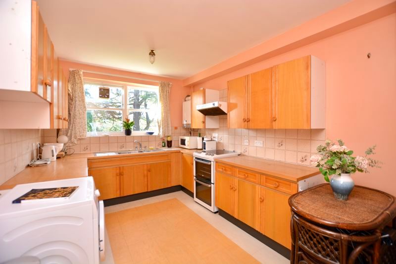 Property photo 2 of 11 Kitchen Breakfast Room