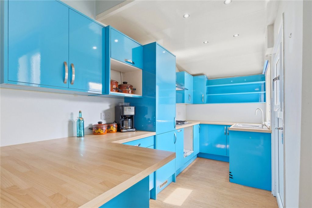 Property photo 3 of 18 Kitchen