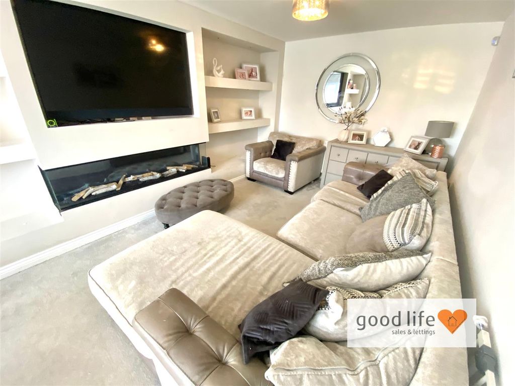 Property photo 2 of 21 20260224_104006951_Ios12Greenchapelway.Jpg