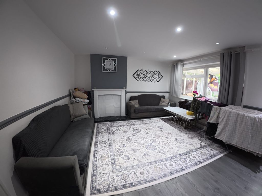 Property photo 2 of 27