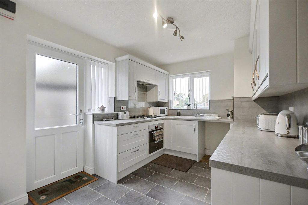 Property photo 3 of 20 Dining Kitchen