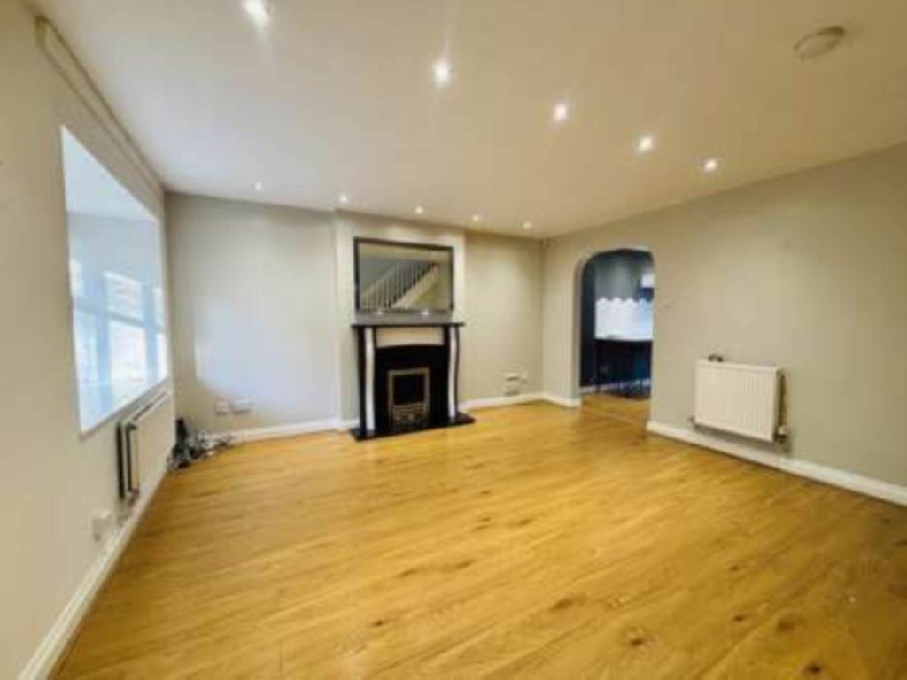 Property photo 3 of 27