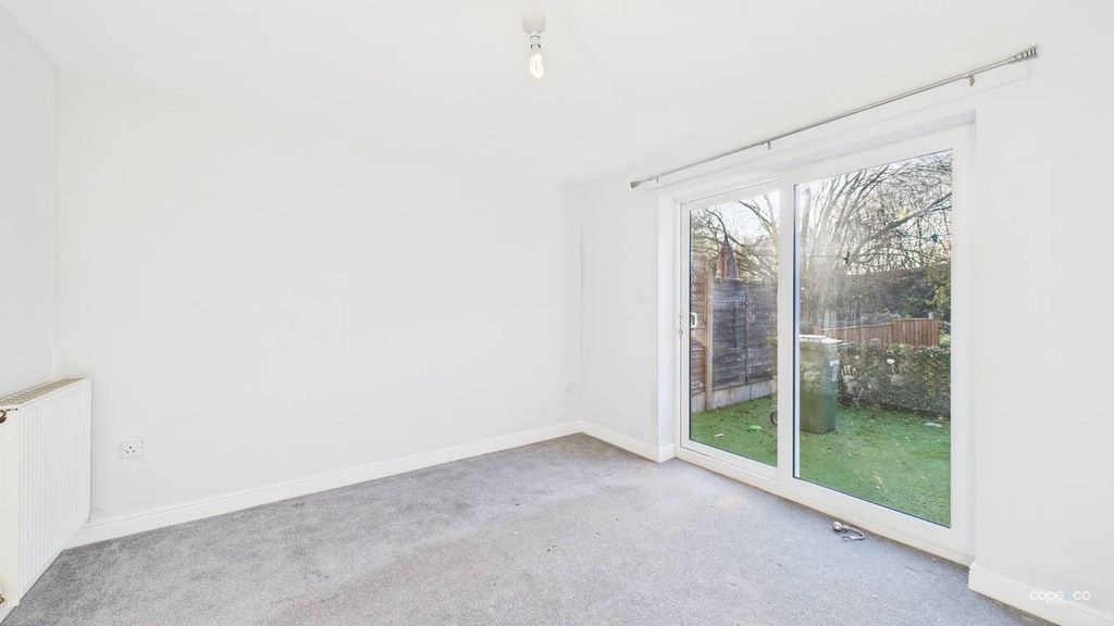 Property photo 3 of 10 4669677