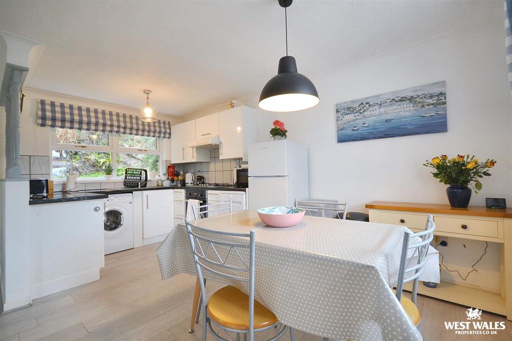 Property photo 2 of 24 Kitchen / Diner