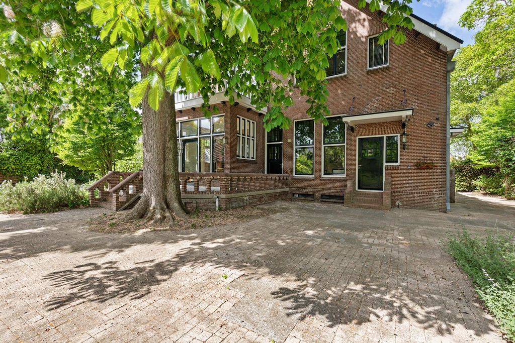 Property photo 2 of 65