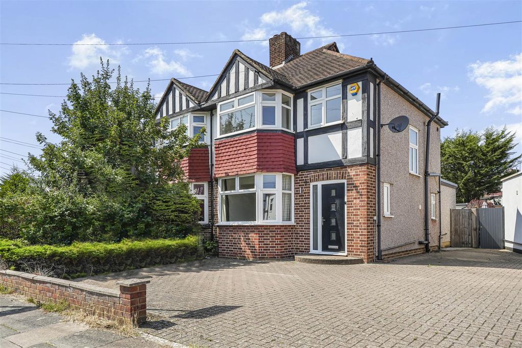 Property photo 1 of 12 External