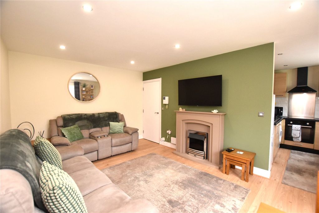 Property photo 3 of 12 Picture No. 10