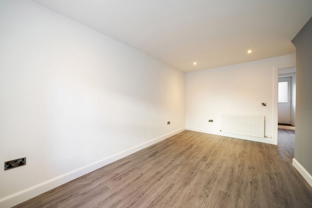 Property photo 3 of 19 Photo 8