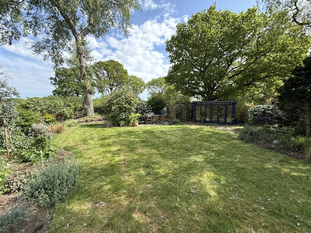 Property photo 2 of 12 Garden