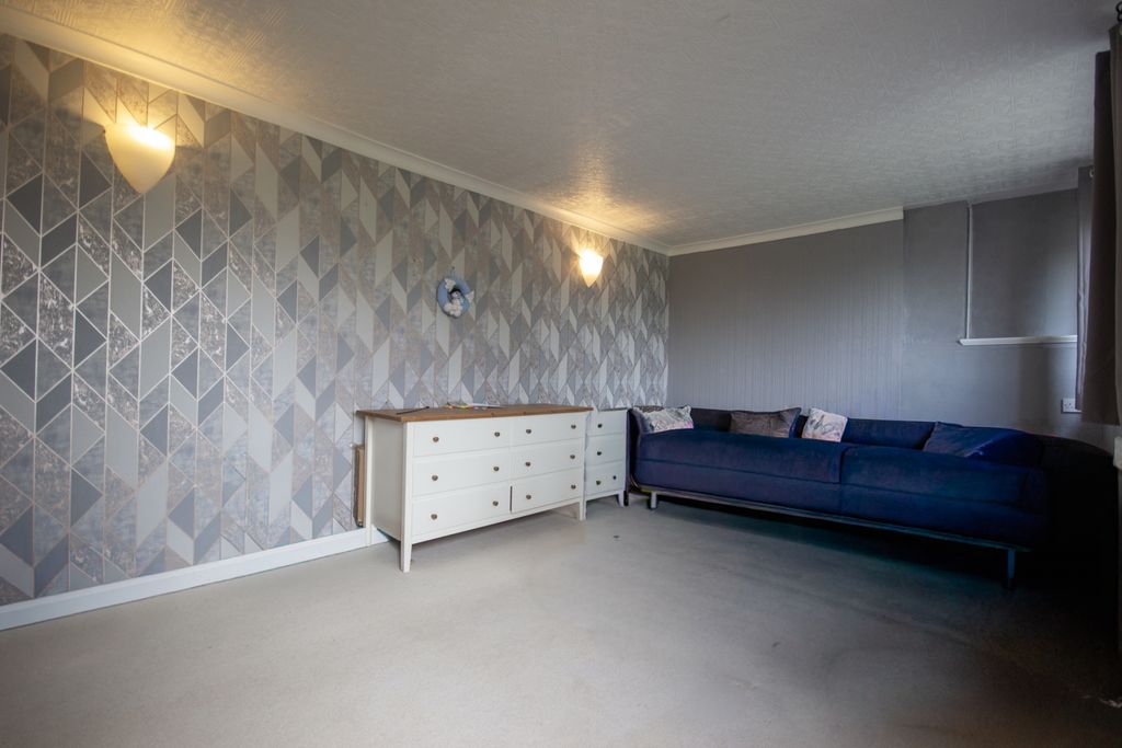 Property photo 3 of 12 3