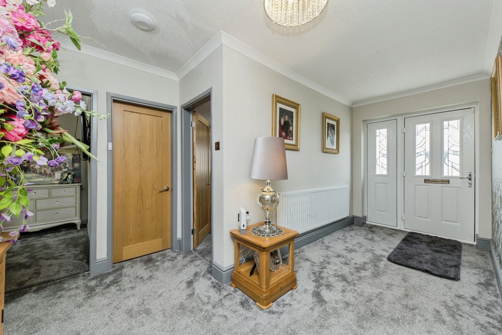 Property photo 2 of 17 Photo
