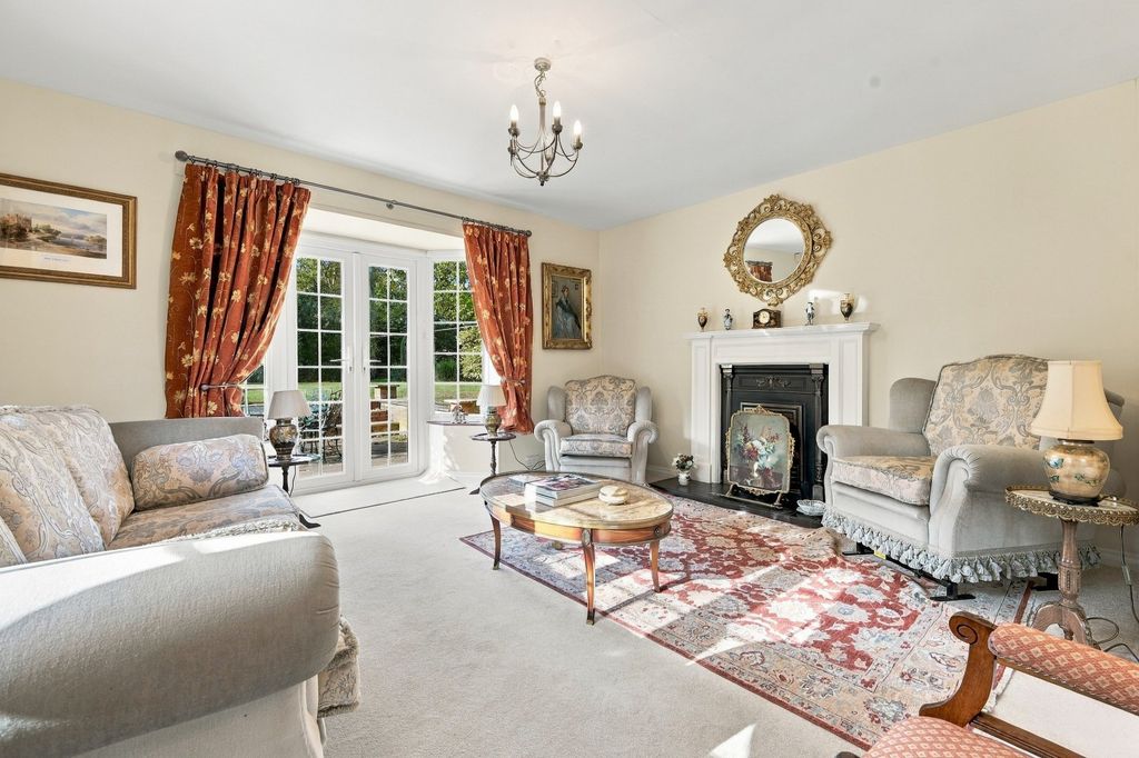 Property photo 3 of 39 Sitting Room