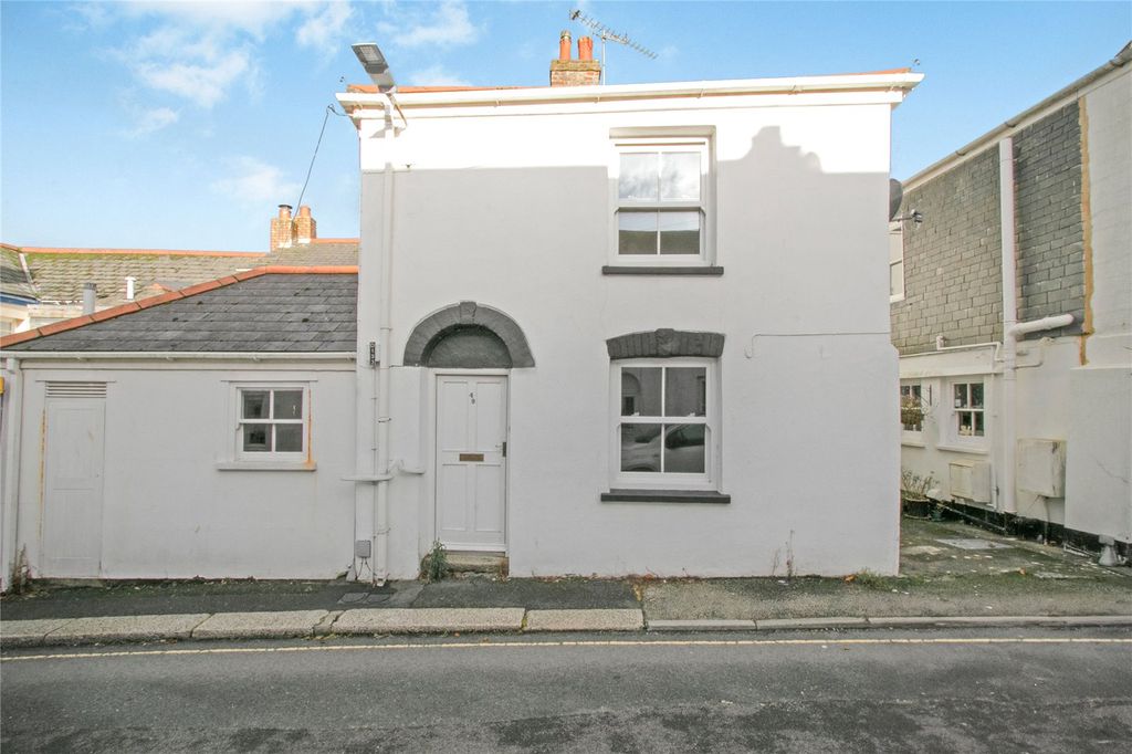 Property photo 1 of 10 Front