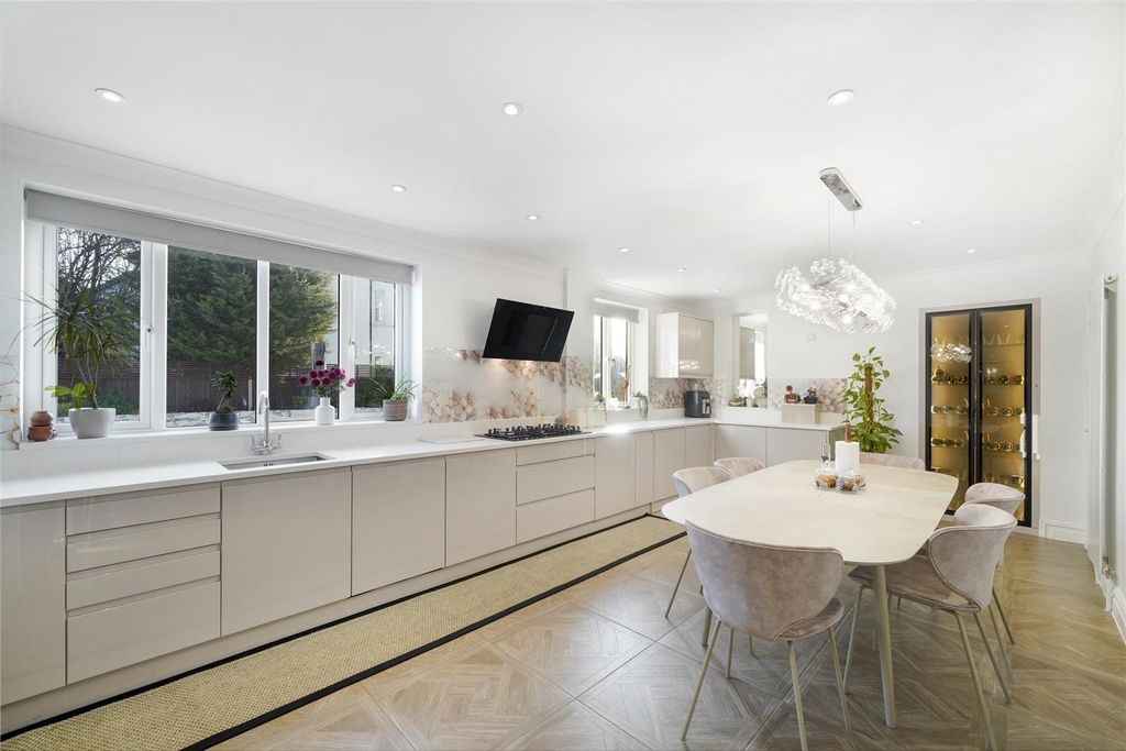 Property photo 2 of 20 Kitchen