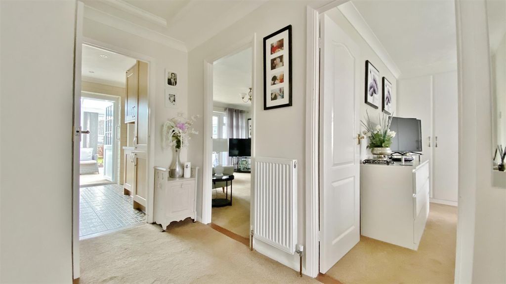 Property photo 3 of 17 Entrance Hallway