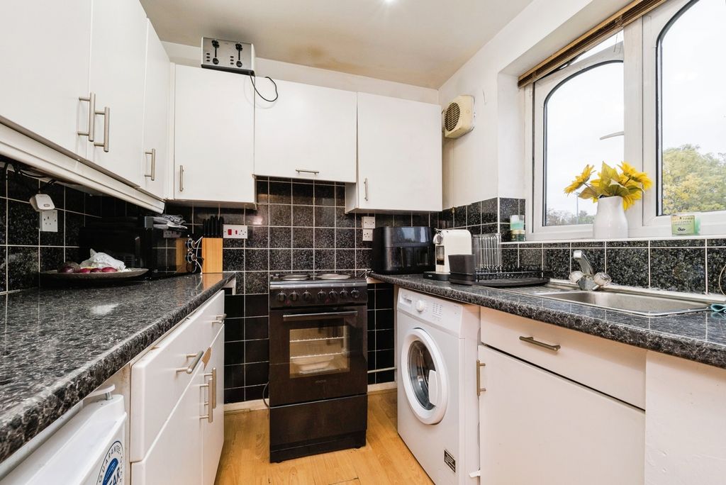 Property photo 2 of 17 Photo