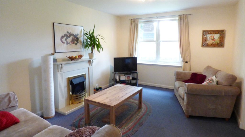 Property photo 3 of 4 Lounge
