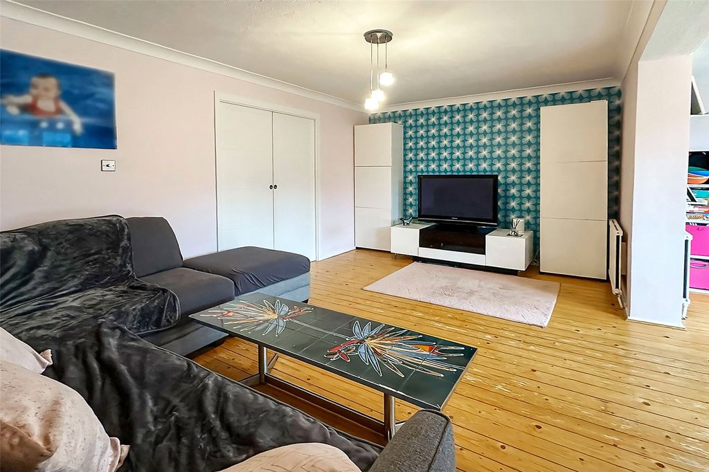 Property photo 2 of 17 Picture No. 13