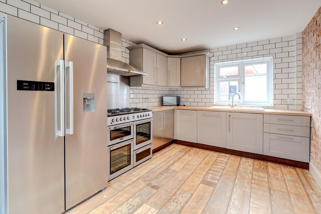 Property photo 2 of 19 Kitchen.Jpg