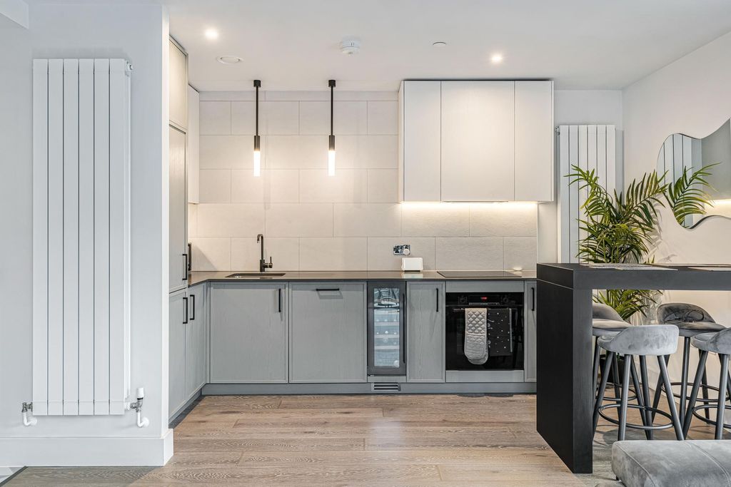 Property photo 3 of 19 Photo 2