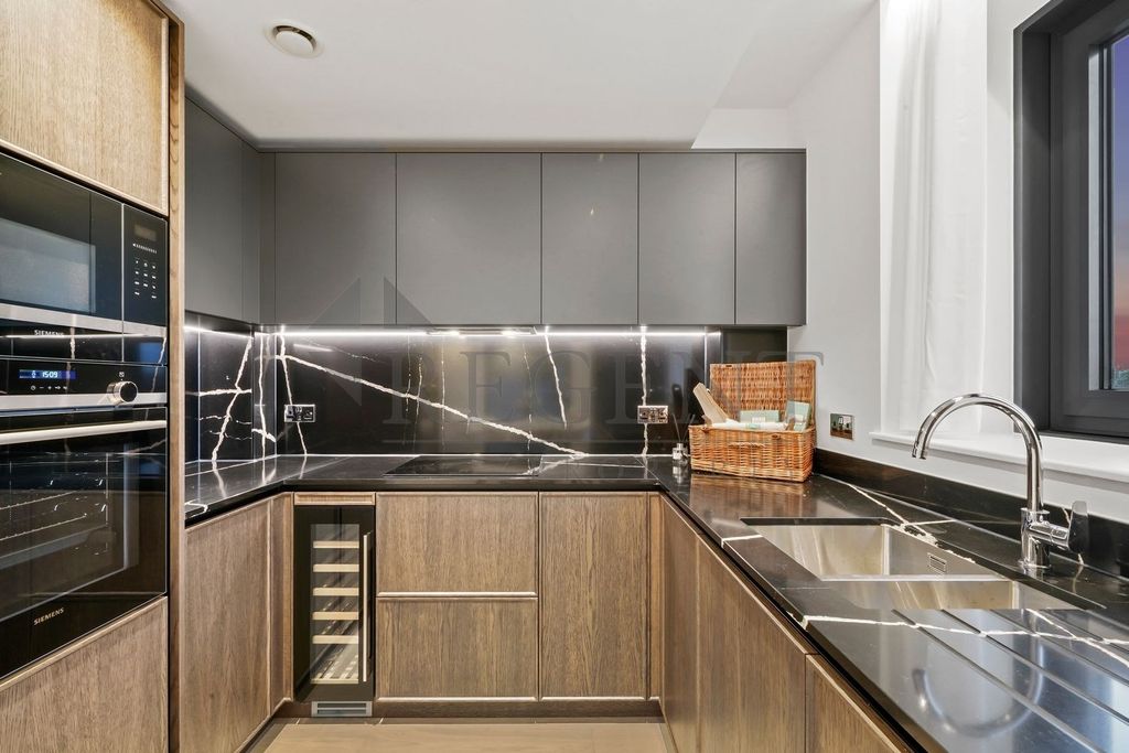 Property photo 3 of 17 Kitchen
