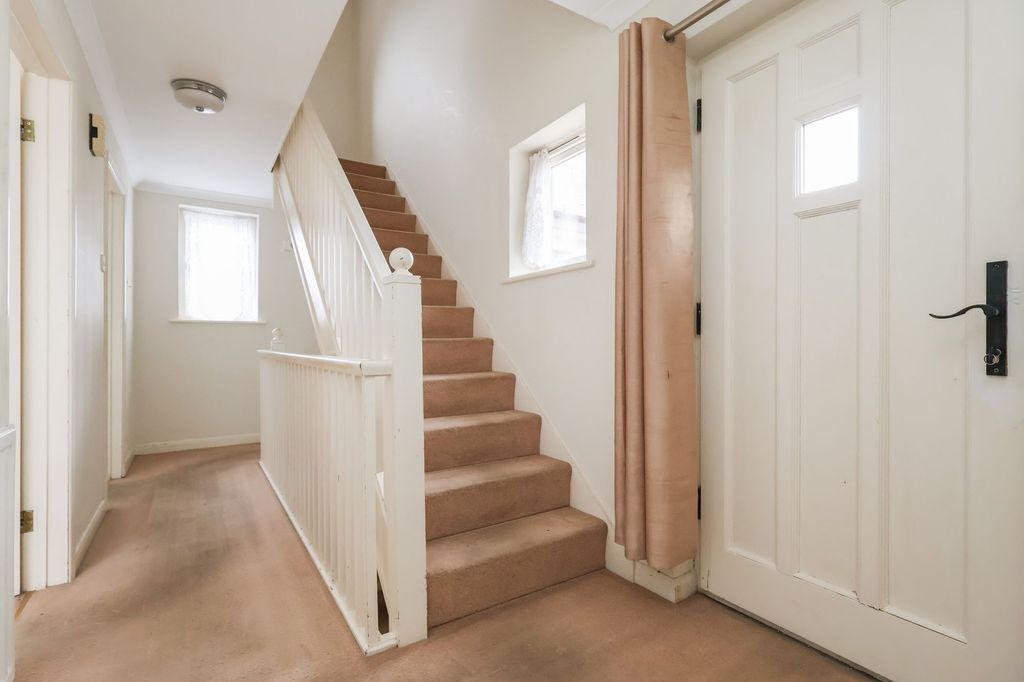 Property photo 2 of 20 First Floor Landing